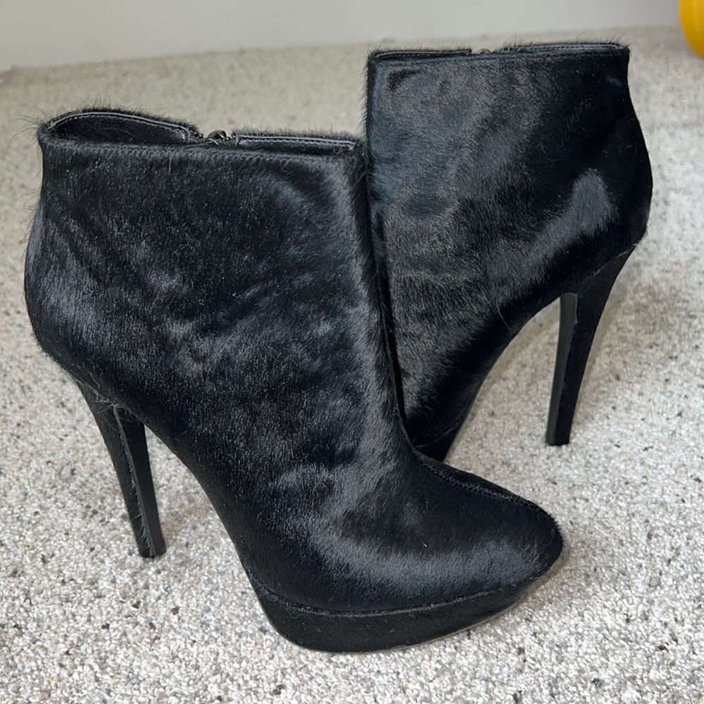 NWOB STEVE MADDEN SHARRYY PONY HAIR PLATFORM BOOTIES